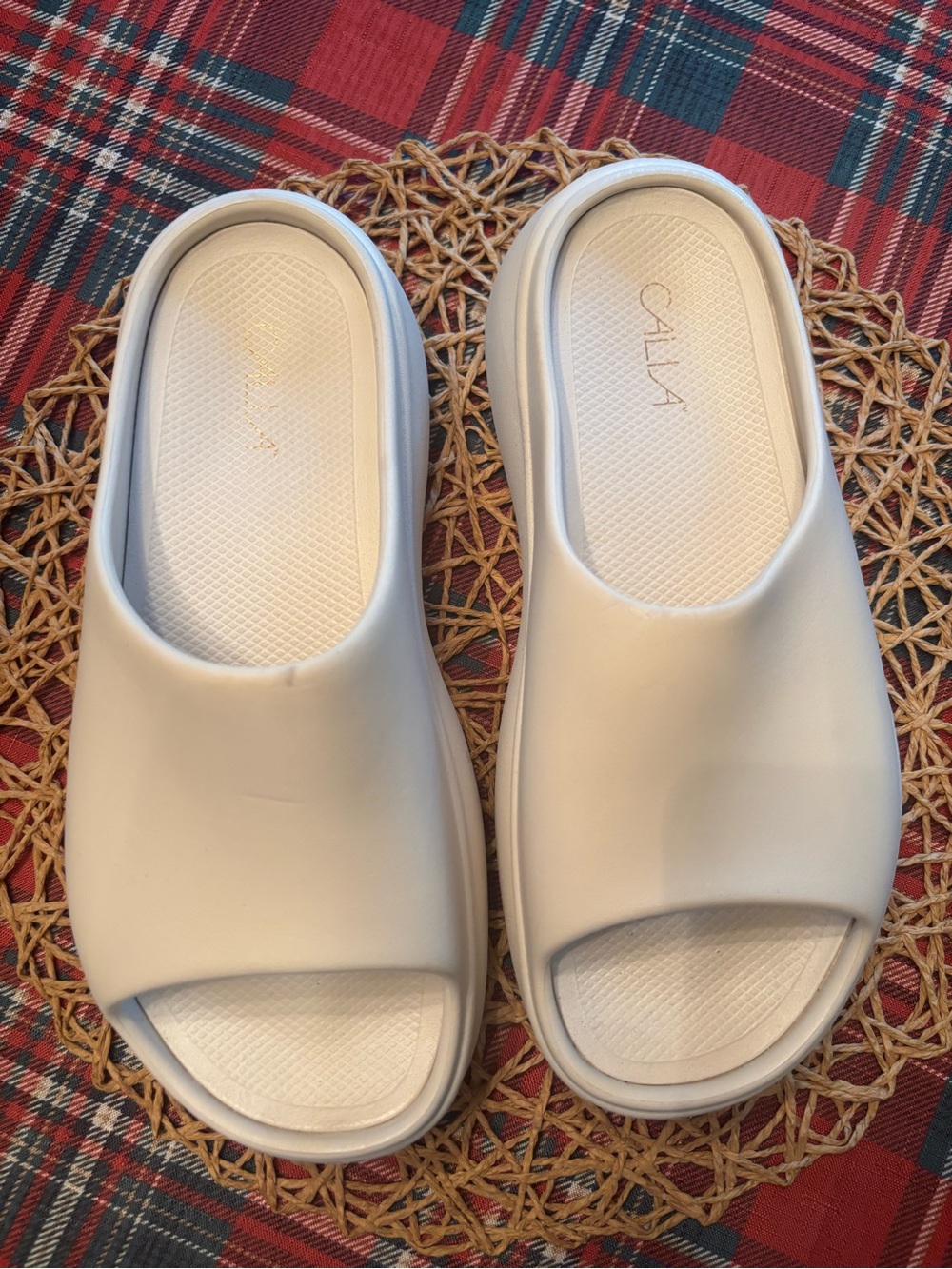 CALIA by Carrie Underwood Cream Slide Sandals